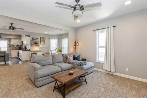 922 E Ave NW, Cedar Rapids, IA 52405 photo 4