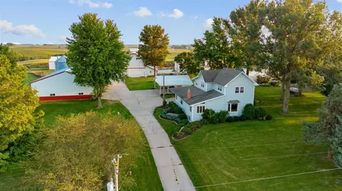 1289 480th St SW, Wellman, IA 52356