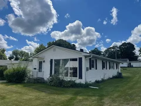 513 E South, Sigourney, IA 52591