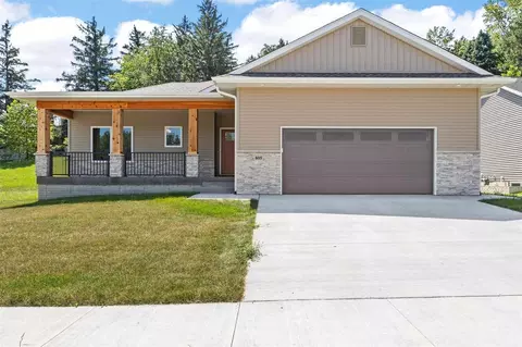 805 Silver Ln, Iowa City, IA 52245