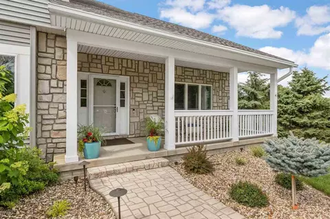 Exterior - 4425 Plumberry Rd, Ely, IA 52227 photo 3 of 10