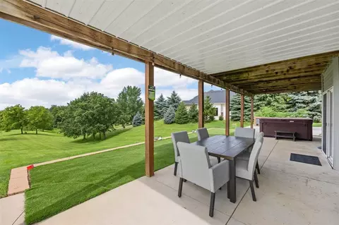 Exterior - 4425 Plumberry Rd, Ely, IA 52227 photo 6 of 10