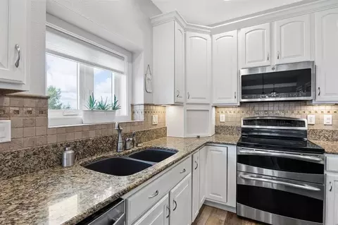 Kitchen - 4425 Plumberry Rd, Ely, IA 52227 photo 3 of 4