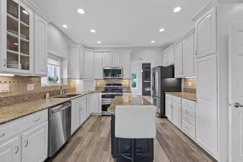 Kitchen - 4425 Plumberry Rd, Ely, IA 52227 photo 2 of 4