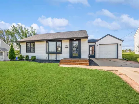 2222 SW Chandler St, Cedar Rapids, IA 52404