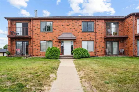 829 Kerry Ln SE, Cedar Rapids, IA 52403