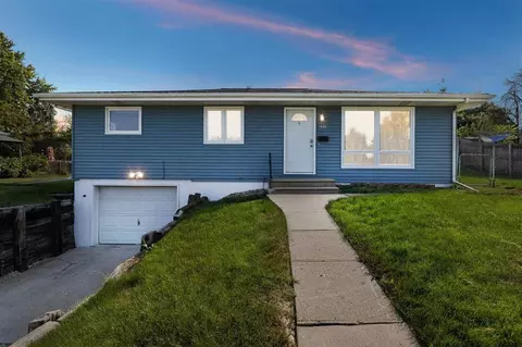 1420 Daniels St NE, Cedar Rapids, IA 52402