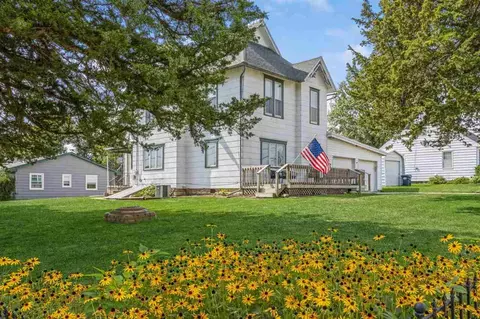 106 E Welsh St, Williamsburg, IA 52361