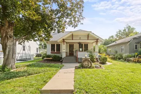 620 Oakland Ave, Iowa City, IA 52240