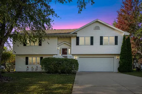 2154 Chad Dr, Coralville, IA 52241