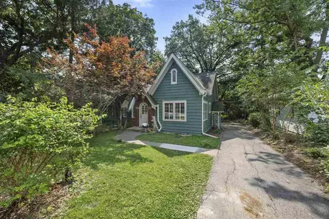 313 River St, Iowa City, IA 52246