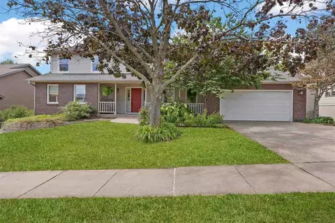 821 Cypress Ct, Iowa City, IA 52245