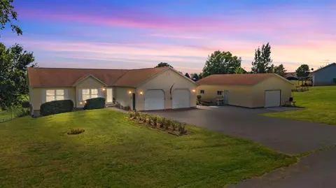 2919 N N Dr, Parnell, IA 52325