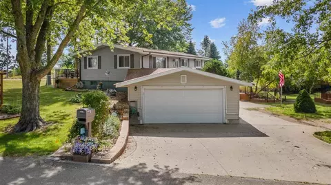 102 Golf View Ln, Washington, IA 52353