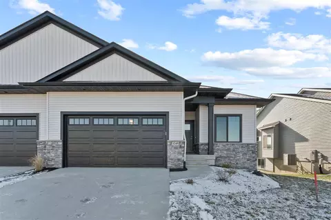 1245 Berkshire Ln, North Liberty, IA 52317