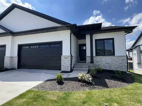 1255 Berkshire Ln, North Liberty, IA 52317