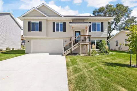 819 Fairview Dr, Coralville, IA 52241
