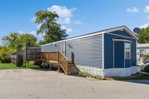 36 East St, Tiffin, IA 52340