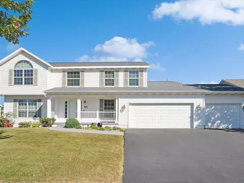 4300 Woodsonia Ct NW, Cedar Rapids, IA 52405