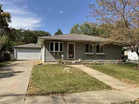 2009 Western Rd, Iowa City, IA 52240
