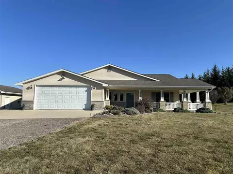 2490 140th St NW, Swisher, IA 52338