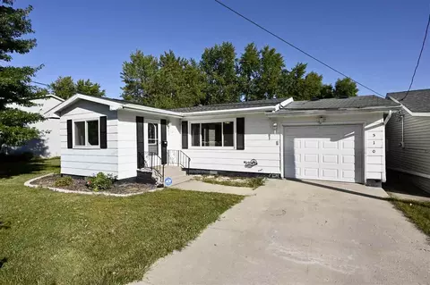510 W Adams St, Marengo, IA 52301