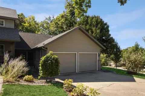 102 135th Dr, Amana, IA 52203