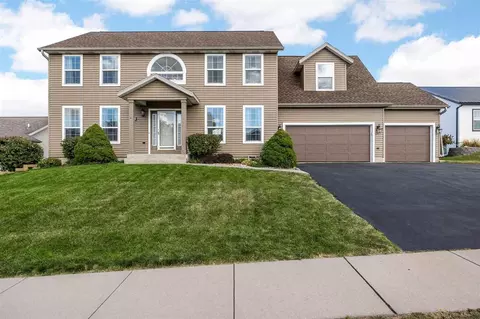 323 Rockhurst Dr SW, Cedar Rapids, IA 52404