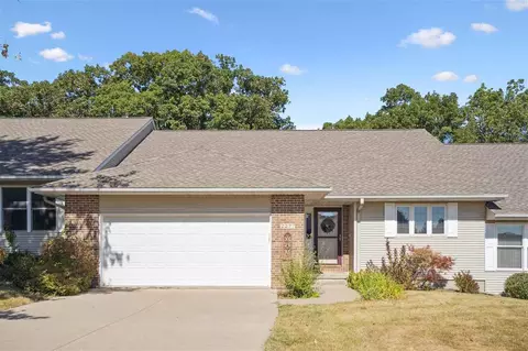 2277 E Grantview Dr, Coralville, IA 52241