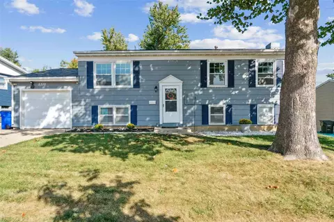 5310 Midway Dr NW, Cedar Rapids, IA 52405