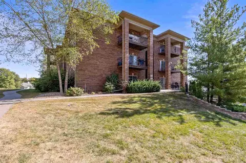 2440 Cascade Ln, Iowa City, IA 52246