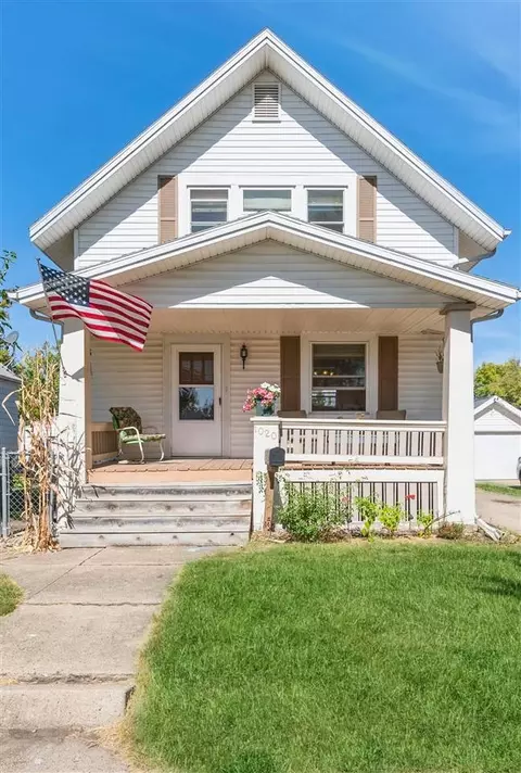 1020 G Ave NW, Cedar Rapids, IA 52405