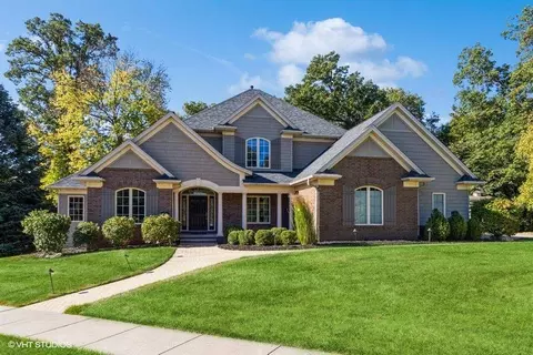 2080 Forest Hill Cir, Coralville, IA 52241