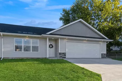 506 Oak St, Williamsburg, IA 52361
