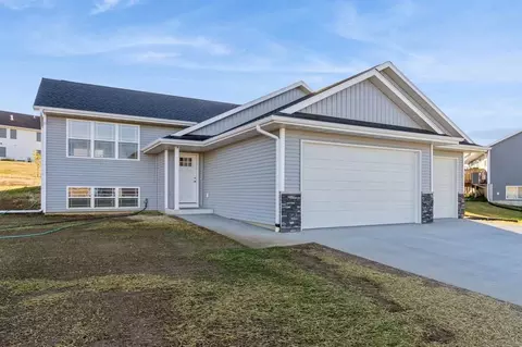187 Karen Dr, Williamsburg, IA 52361