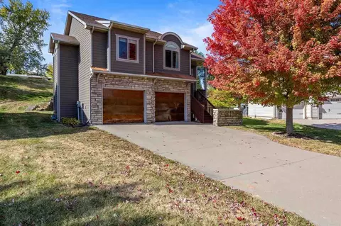 822 Olde Mccabe Cir, Coralville, IA 52241