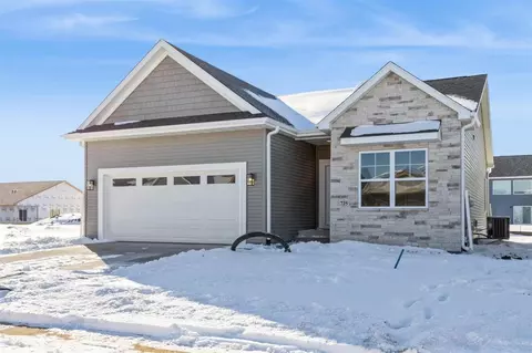 725 Kohl Dr, North Liberty, IA 52317