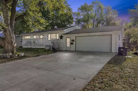 2721 Friendship St, Iowa City, IA 52245