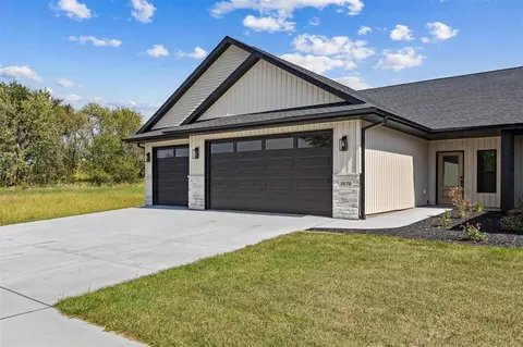 3070 Sunflower St, Ely, IA 52227 photo 2