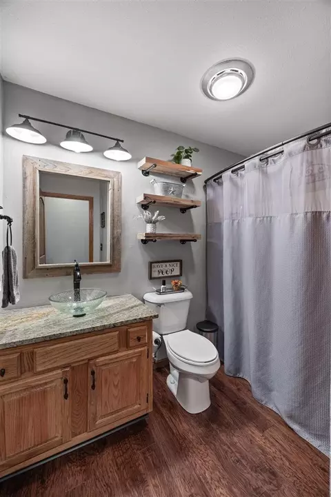 Bath - 307 Cottage St NW, Shellsburg, IA 52332 photo 3 of 4