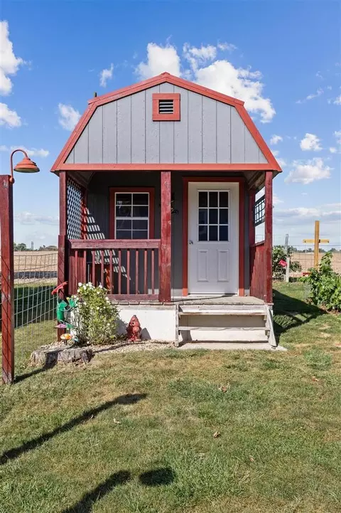 Exterior - 307 Cottage St NW, Shellsburg, IA 52332 photo 7 of 8