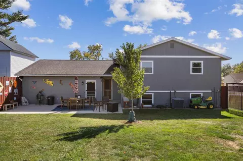 Exterior - 307 Cottage St NW, Shellsburg, IA 52332 photo 4 of 8