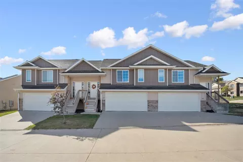 612 Riley Ln, West Branch, IA 52358