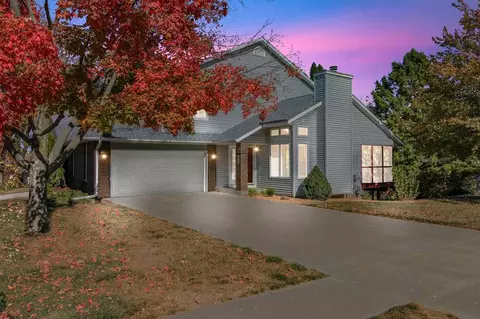 943 W Side, Iowacity, IA 52246
