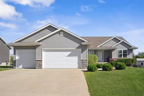 2113 Red Rock Dr SW, Cedar Rapids, IA 52404