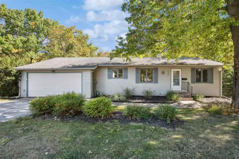 1487 Valley View Dr, Coralville, IA 52241