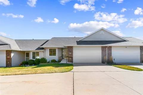 2278 E Grantview Dr, Coralville, IA 52241