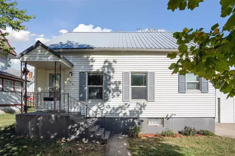 304 E 5th St, Tipton, IA 52772
