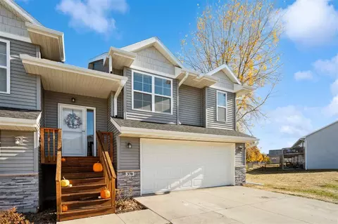 370 Tanglewood Dr, Solon, IA 52333