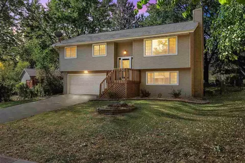 1004 20th Ave, Coralville, IA 52241